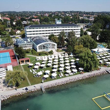 Hotel Marina Port Балатонкенесе Екстериор снимка