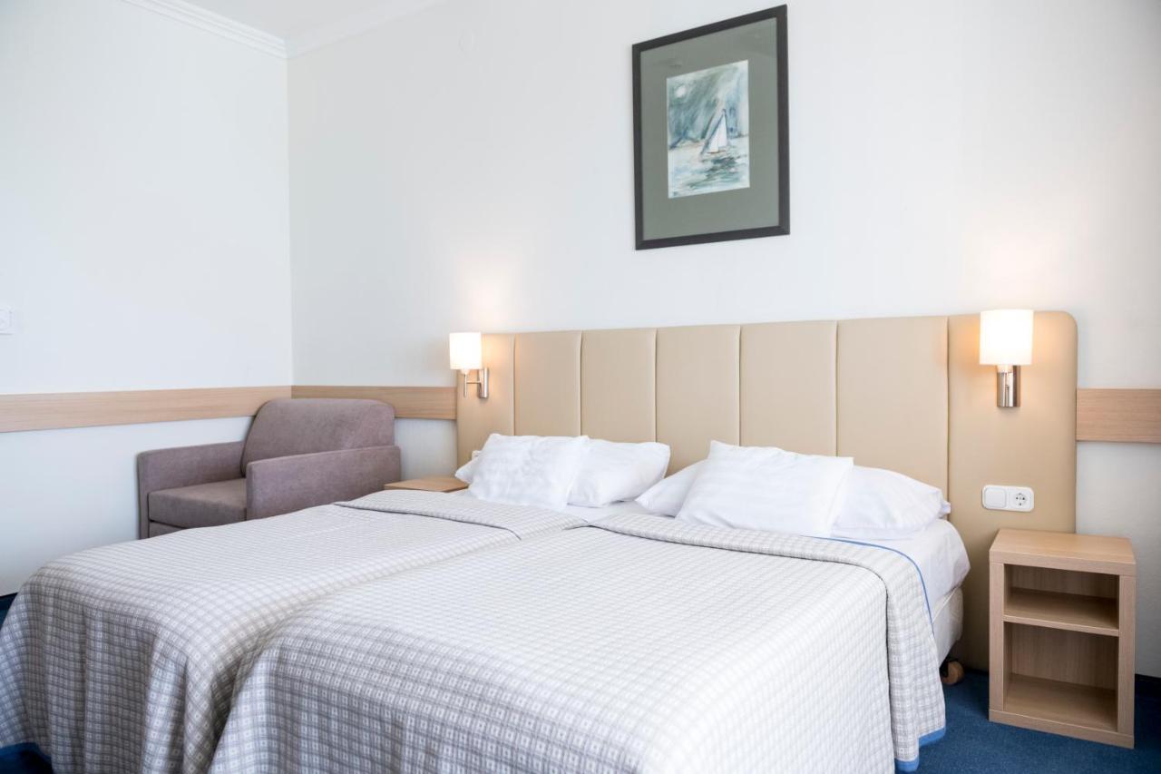 Hotel Marina Port Балатонкенесе Екстериор снимка