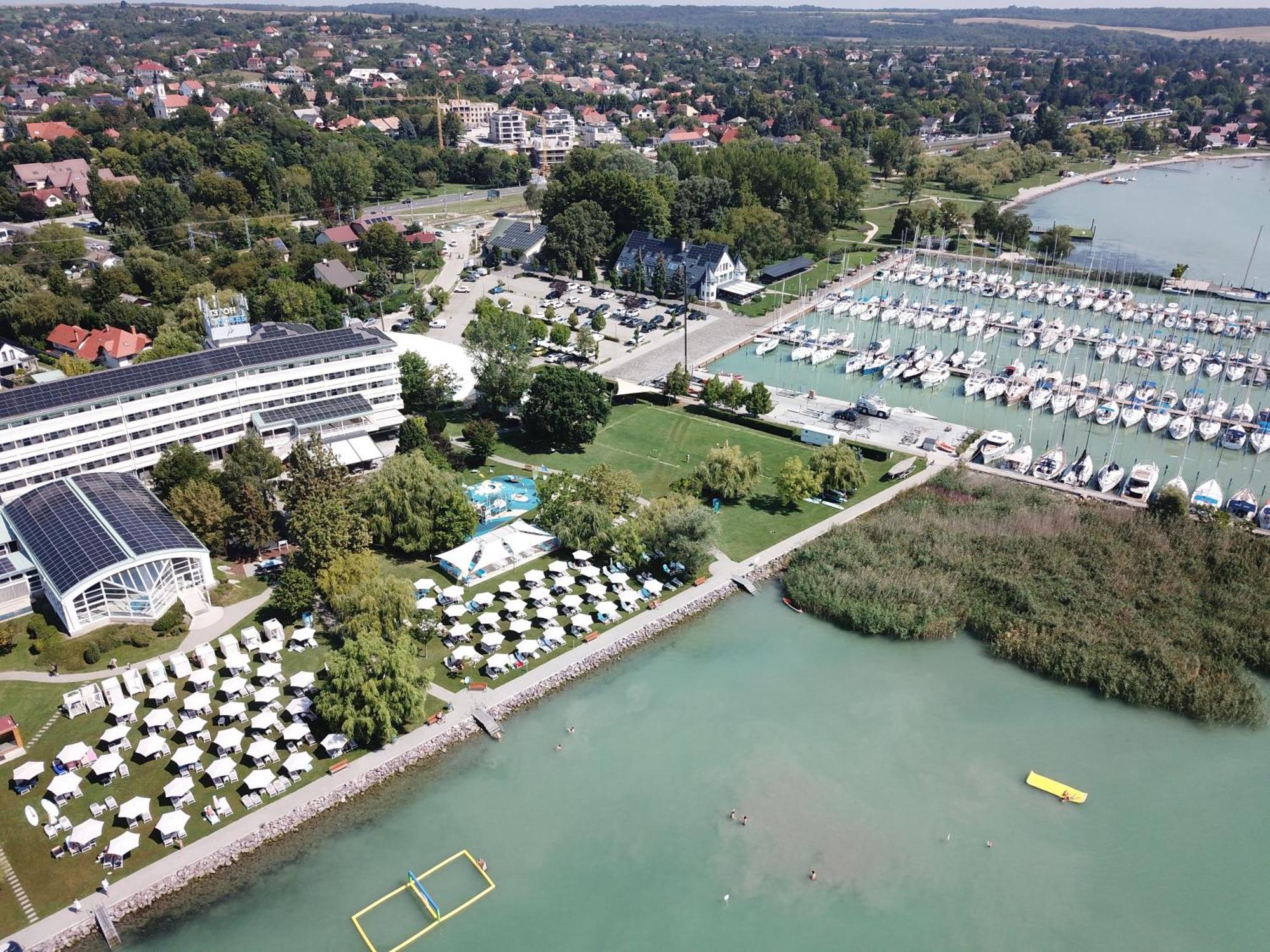 Hotel Marina Port Балатонкенесе Екстериор снимка
