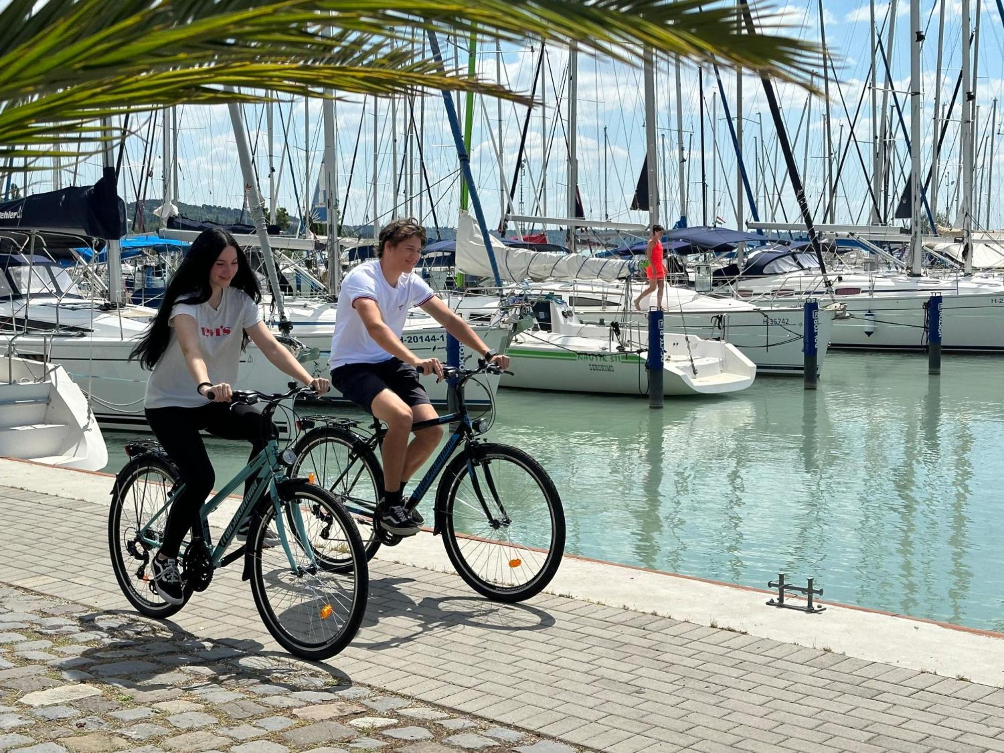 Hotel Marina Port Балатонкенесе Екстериор снимка