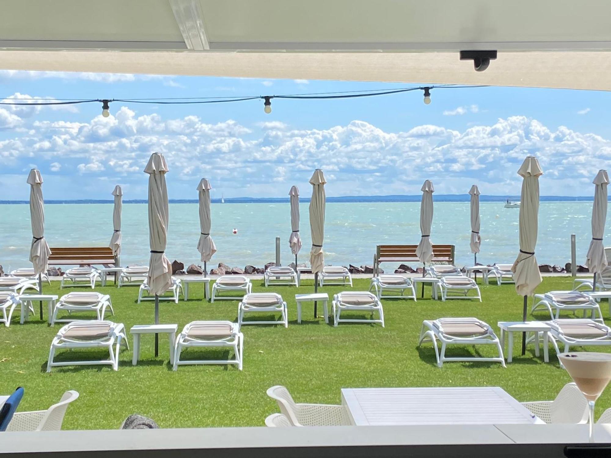 Hotel Marina Port Балатонкенесе Екстериор снимка