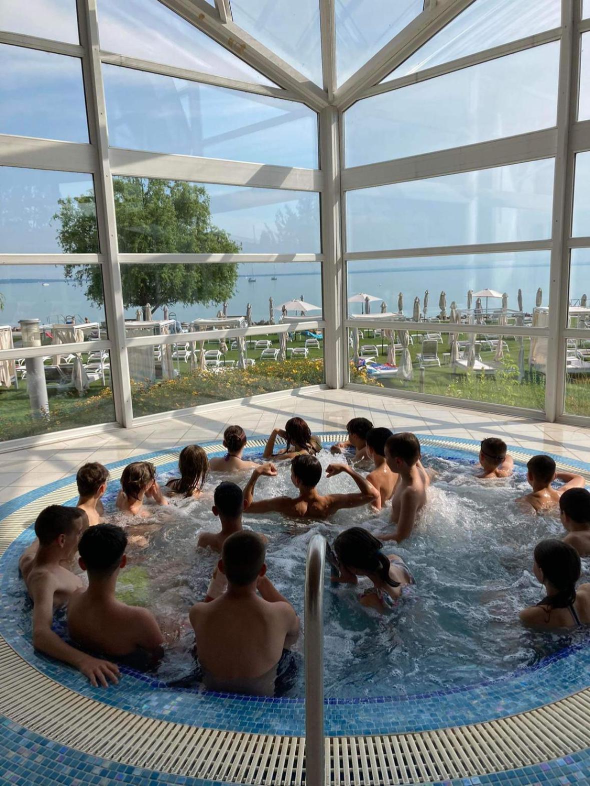 Hotel Marina Port Балатонкенесе Екстериор снимка
