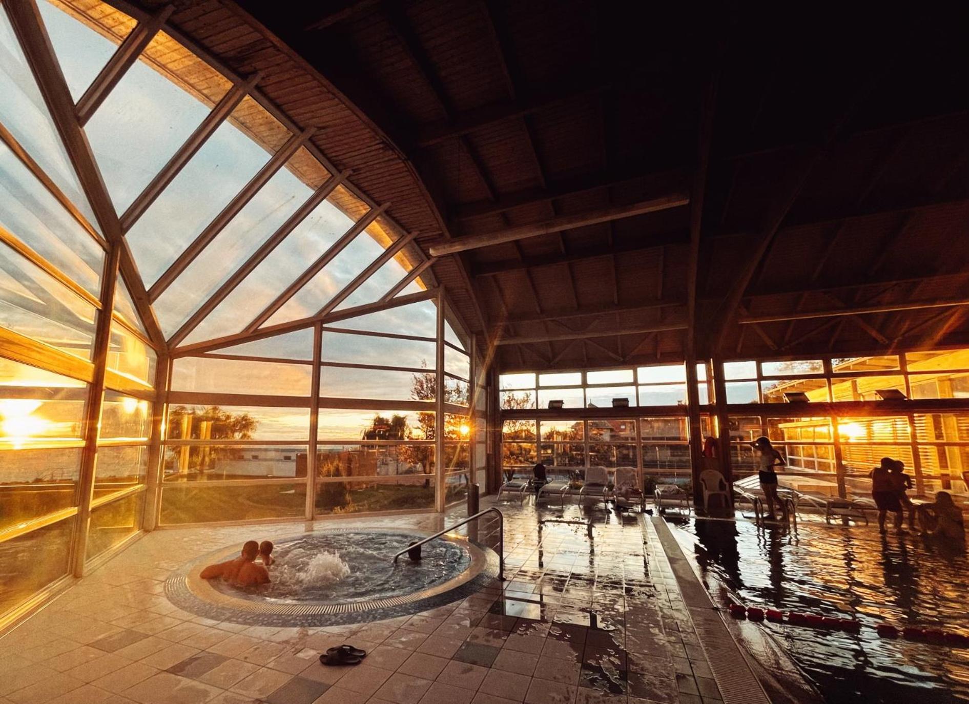 Hotel Marina Port Балатонкенесе Екстериор снимка