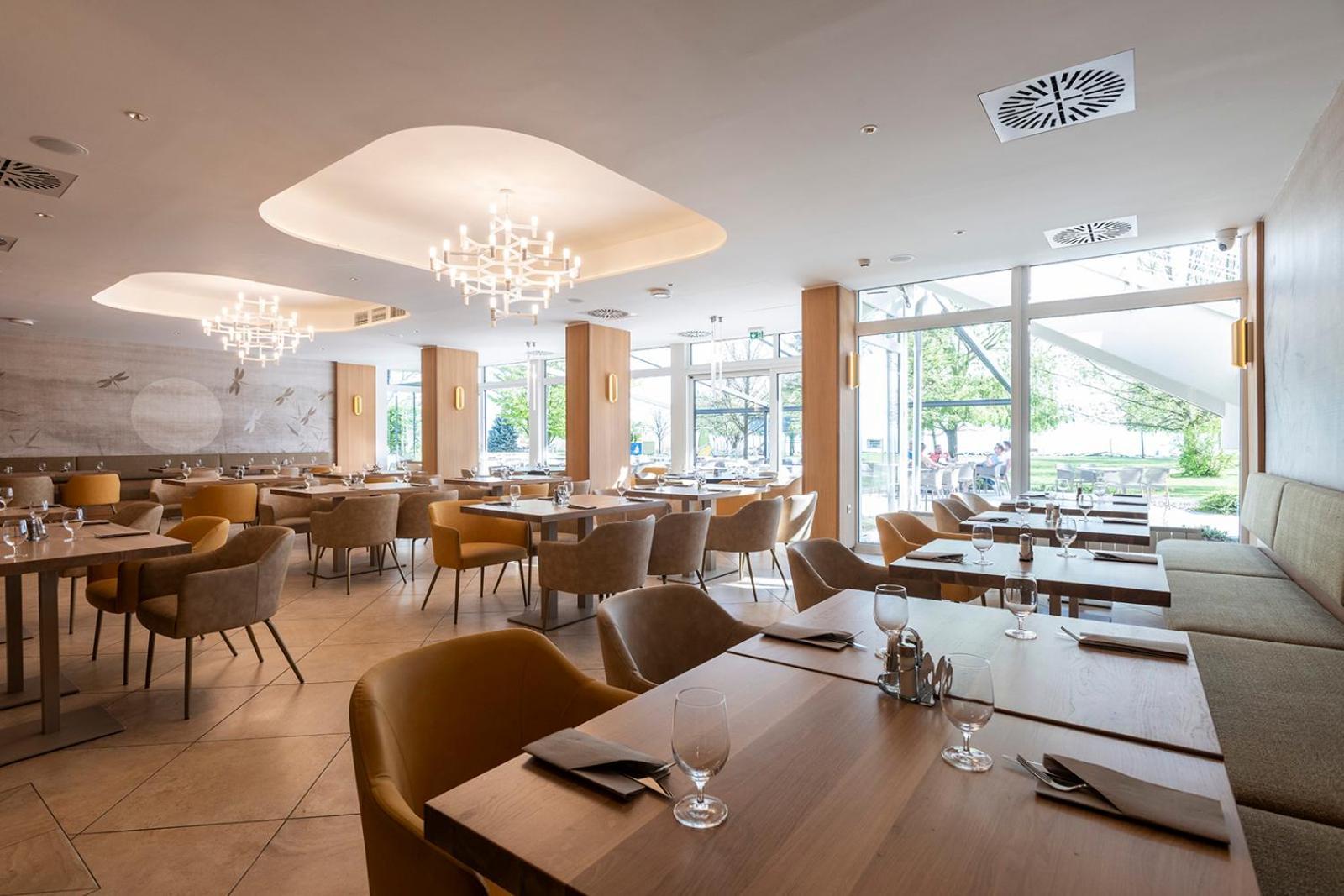Hotel Marina Port Балатонкенесе Екстериор снимка