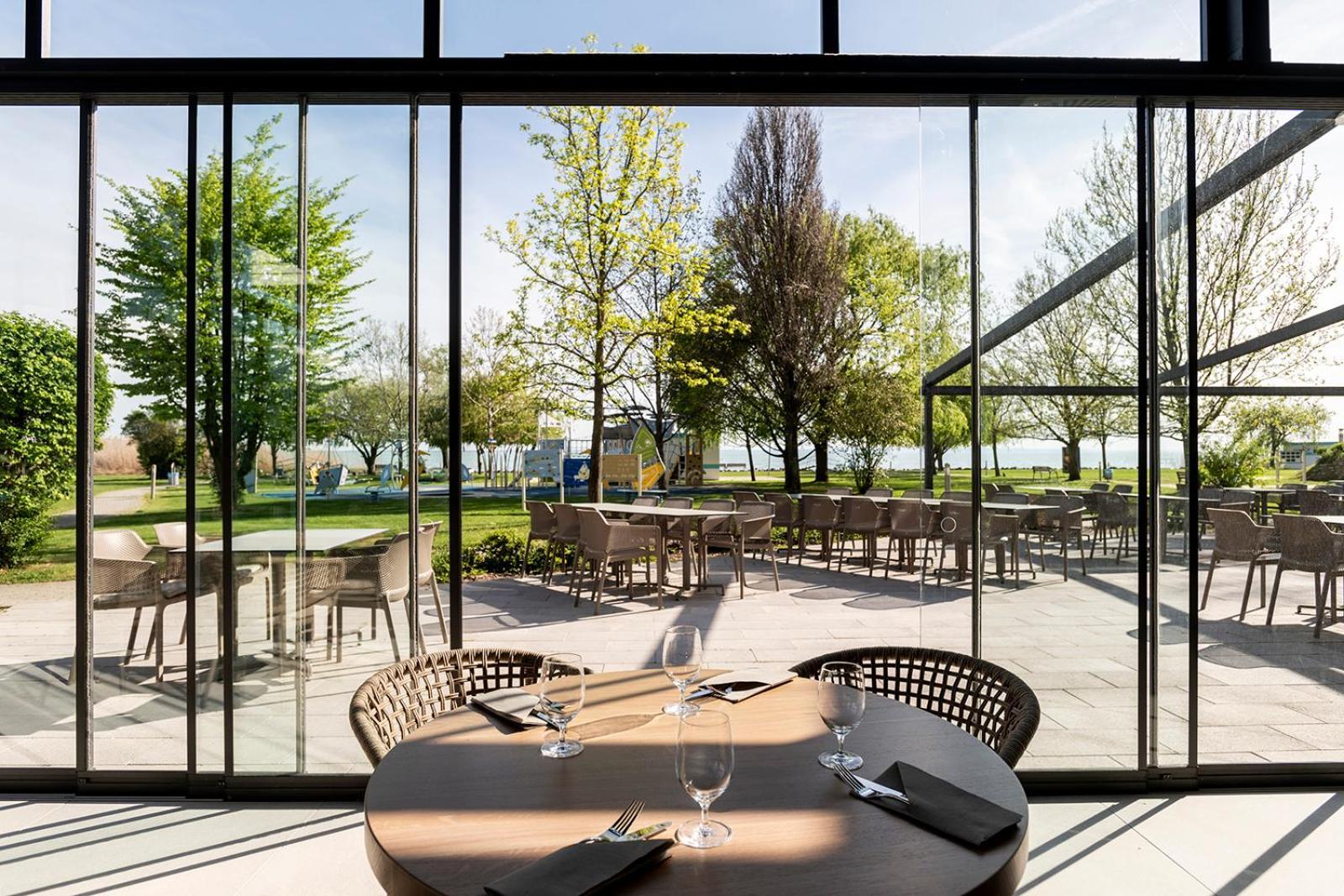 Hotel Marina Port Балатонкенесе Екстериор снимка