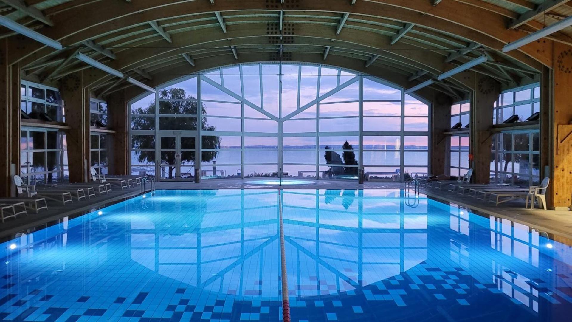 Hotel Marina Port Балатонкенесе Екстериор снимка