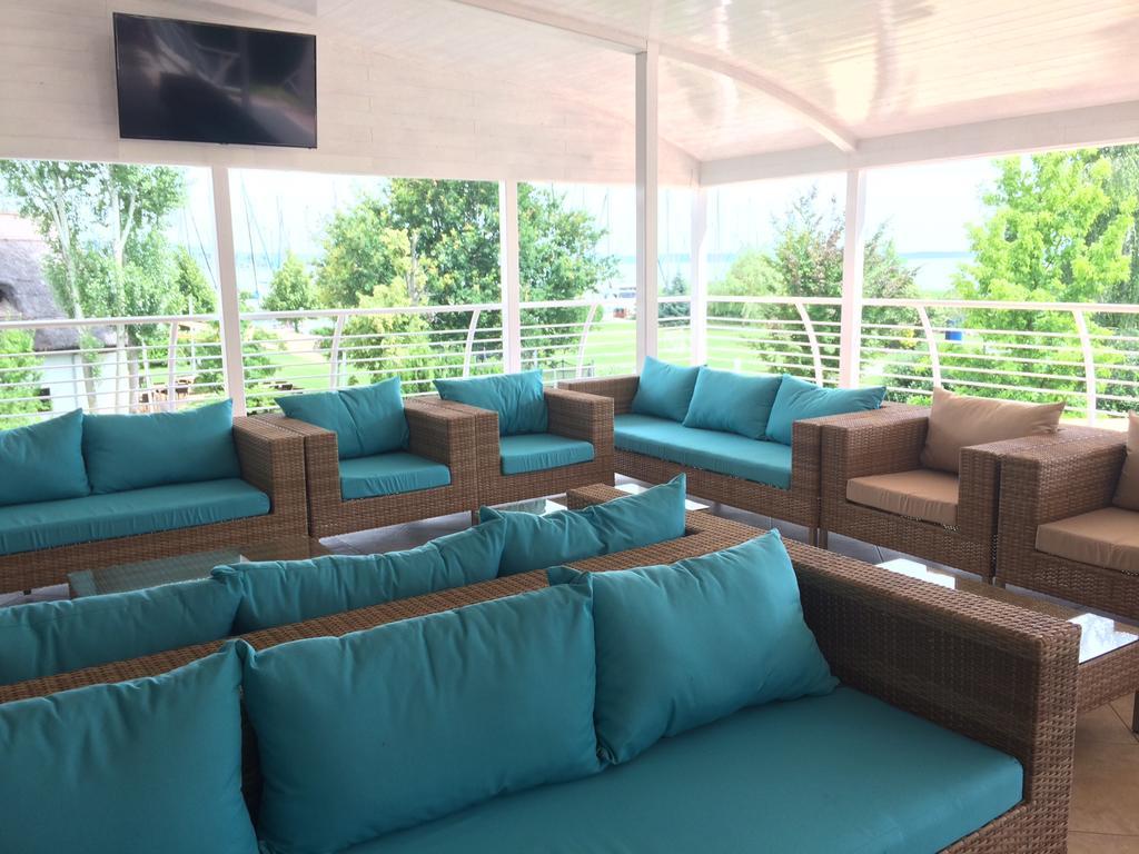 Hotel Marina Port Балатонкенесе Екстериор снимка