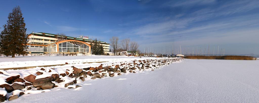 Hotel Marina Port Балатонкенесе Екстериор снимка