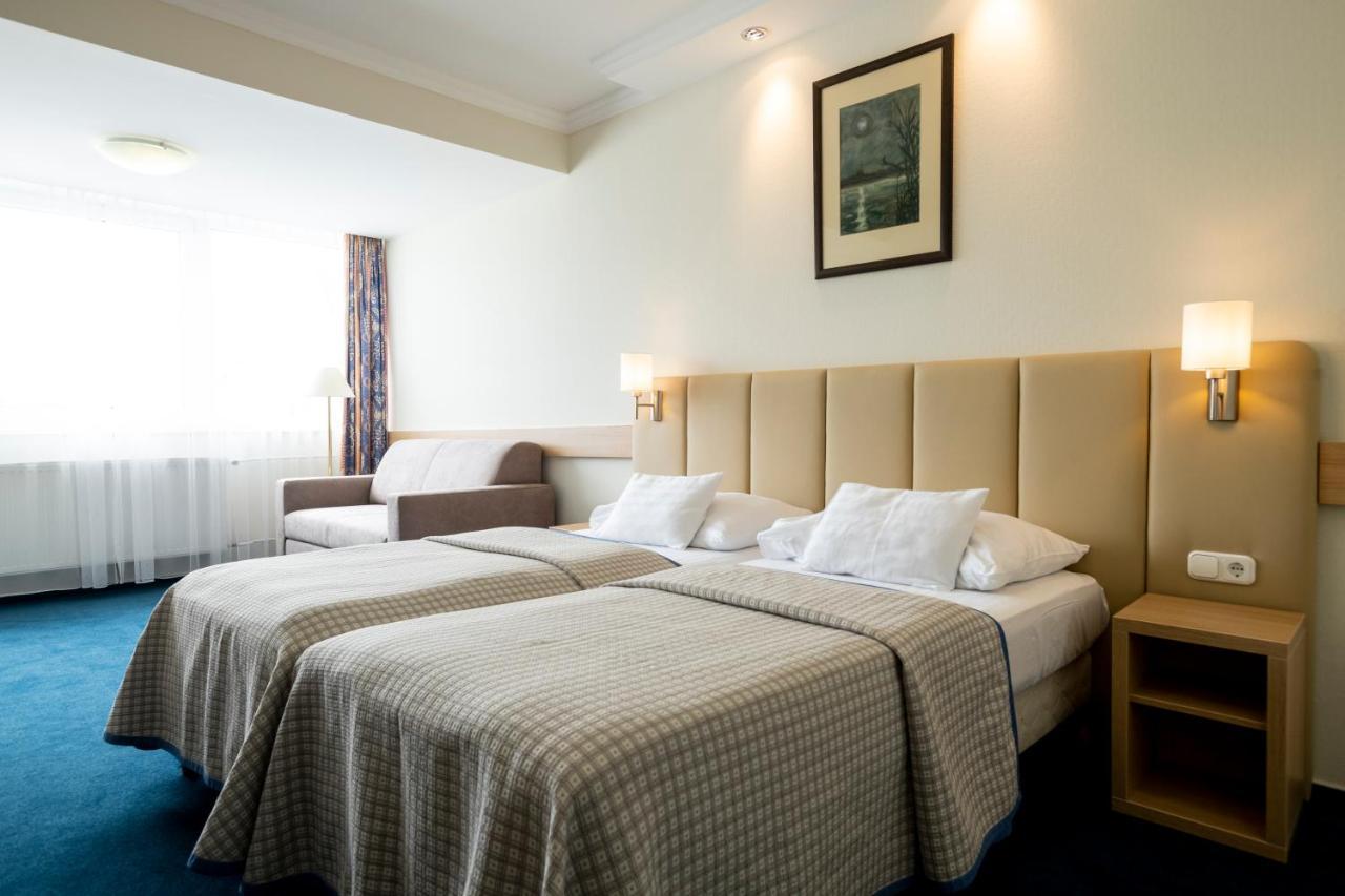Hotel Marina Port Балатонкенесе Екстериор снимка